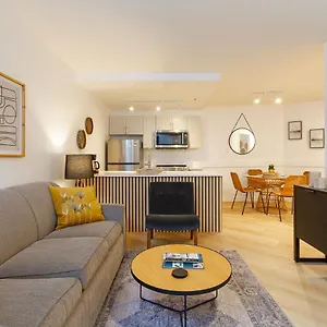 Apartment Newly Renovated In Village Sleeps 4, Whistler