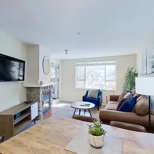 Apartment Town Plaza, Whistler